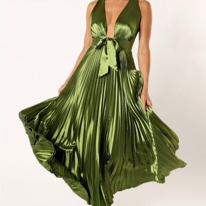 Elegant Green Halter Maxi Dress